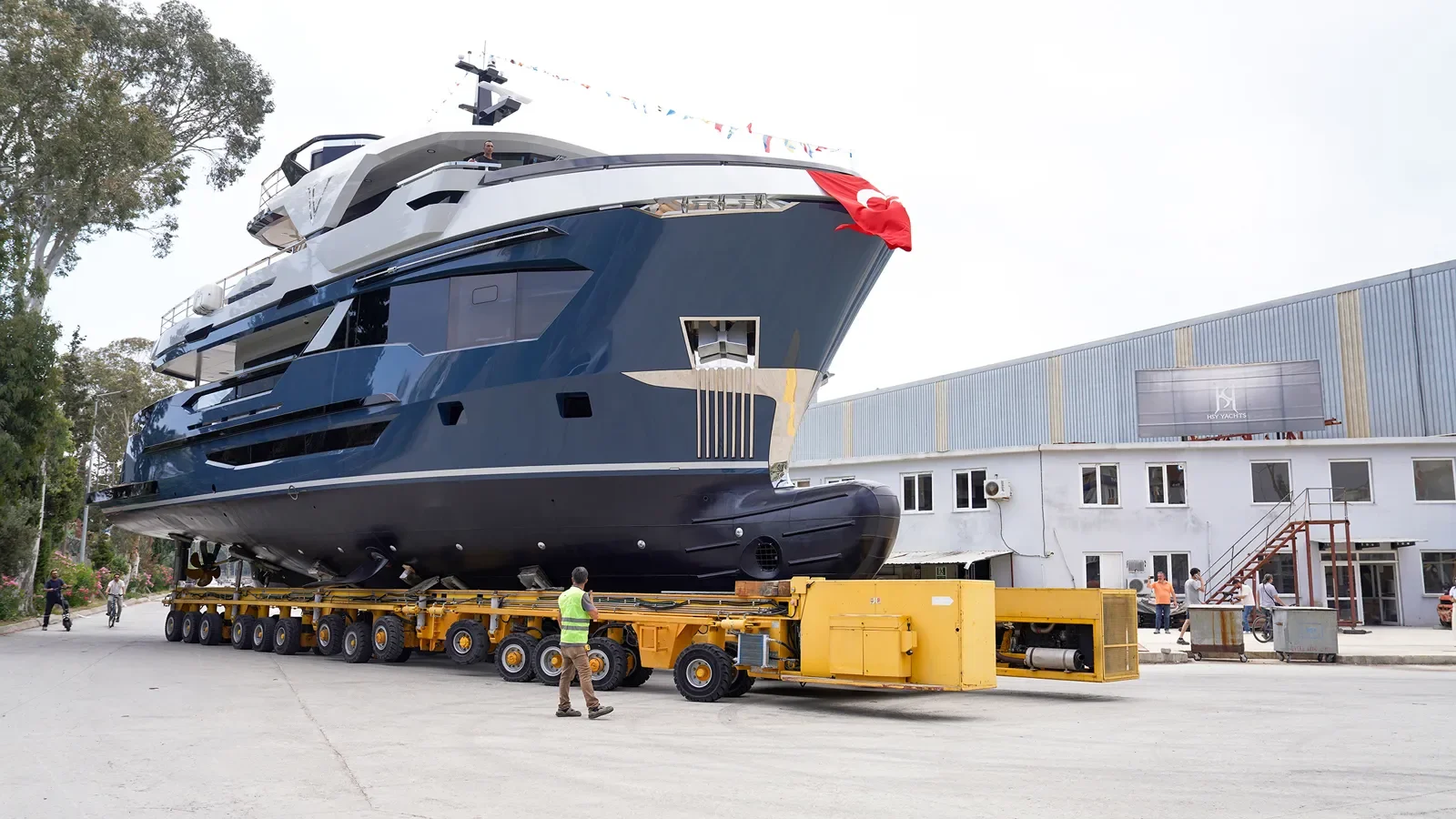 KANDO 85 at the shipyard for its launch